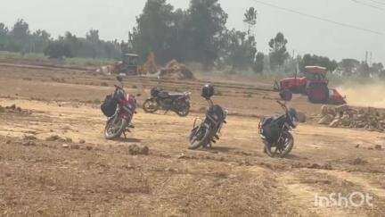 धामपुर: नहटौर के गांव मुजफ्फरपुर नंहेड़ा में राजस्व विभाग की टीम ने तालाब की भूमि पर किए गए अवैध कब्जे को हटवाया