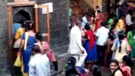 शिरूर: रांजणगाव गणपती येथे संकष्टी चतुर्थी निमित्त दर्शनासाठी भाविकांची गर्दी