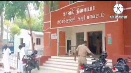 அரவக்குறிச்சி: காமக்காப்பட்டியில் சிக்னல் எதுவும் வெளிப்படுத்தாமல் நிறுத்திய லாரி மீது கார் மோதி விபத்து இளைஞர் உயிரிழப்பு 6 பேர் படுகாயம்