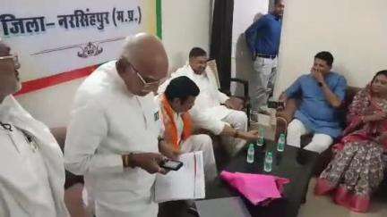 नरसिंहपुर: नरसिंहपुर में भाजपा कार्यालय में सांसद, प्रभारी मंत्री और विधायकों की महत्वपूर्ण बैठक हुई आयोजित