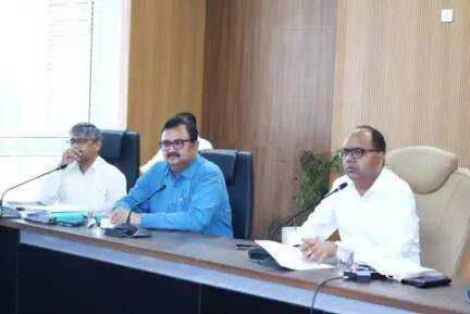 जिलाधिकारी, पटना द्वारा गृह रक्षक बल की चयन को लेकर गठित सभी कोषांगों की समीक्षात्मक बैठक की गई l सक्षमता जांच परीक्षा को पारदर्शी एवं त्रुटिहीन बनाने हेतु संबंधित पदाधिकारियों एवं कार्यरत एजेंसी को निदेश दिया गया l