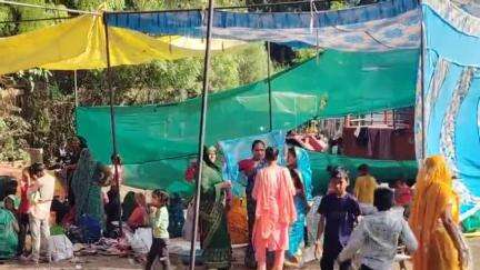 होशंगाबाद नगर: शहर स्थित PWD ऑफिस के पास सामूहिक भंडारे का किया गया आयोजन