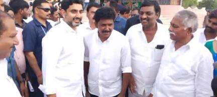 అనంతపురంలో నారా లోకేష్‌ను కలిసిన మడకశిర ఎమ్మెల్యే ఎంఎస్ రాజు, మాజీ ఎమ్మెల్సీ గుండుమల తిప్పేస్వామి