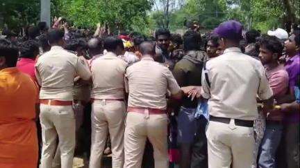పలమనేరు: సంప్రదాయ బద్ధంగా గంగమ్మ జలధి కార్యక్రమం, ప్రజలను కష్టతరంగా కట్టడి చేసిన పోలీసులు