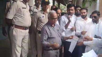 सोहागपुर: मूंग खरीद व्यवस्था को लेकर कांग्रेसियों ने कलेक्टर को ज्ञापन सौंपा