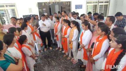 मुरैना नगर: प्रदेश भर में लव जिहाद की बढ़ती घटनाओं के विरोध में महिलाओं ने कलेक्ट्रेट में ADM को दिया ज्ञापन, की कार्रवाई की मांग
