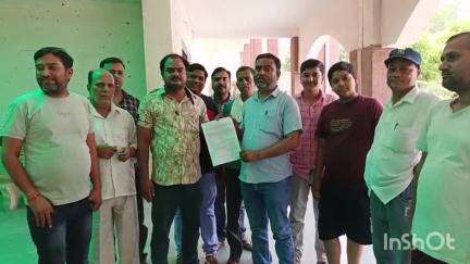 जलालाबाद: मोहल्ला रामनगर में सरकारी इंटरलॉकिंग रोड तोड़कर अवैध मकान निर्माण का आरोप लगाकर पीड़ितों ने एसडीएम को दिया ज्ञापन