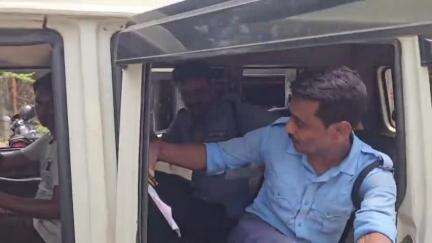 সিউড়ি ১: সিউড়ির বাসস্ট্যান্ডে ট্র্যাফিকে কর্মরত সিভিক ভলান্টিয়রকে মারধরের অভিযোগ শিক্ষকের বিরুদ্ধে