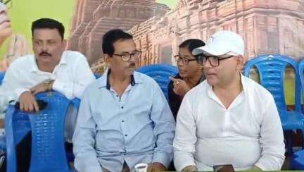 মেদিনীপুর: পুনরায় সাংগঠনিক জেলা তৃণমূলের সভাপতি ও চেয়ারম্যান মনোনীত সুজয় হাজরা ও দীনেন রায়; লক্ষ্য ছাব্বিশ, জানালেন মেদিনীপুরে