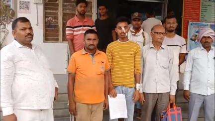 बोध गया: बोधगया में तीतोईया अलावतपुर मोड़ के पास यात्री बस में तोड़फोड़, ड्राइवर और यात्री घायल