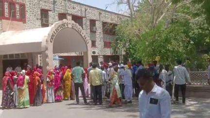 पाली: गुड़ा बछराज से आए ग्रामीणों ने नव सृजित ग्राम पंचायत का स्थान बदलने की मांग को लेकर जिला कलेक्टर को सौंपा ज्ञापन