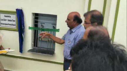আউশগ্রাম ১: তীব্র গরমে তৃষ্ণা নিবারণের জন্য পরিশ্রুত ঠান্ডা পানীয় জলের মেশিন বসানো হল গুসকরা মহাবিদ্যালয়ে, উদ্বোধন করলেন পুরপ্রধান