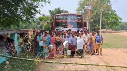 বাঘমুণ্ডী: দীর্ঘ মাস ধরে পানীয় জলের অভাব সেই কারণে পথ অবরোধ বেছে নিল রাঙ্গা গ্রামবাসীরা #jansamasya