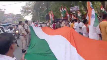 मोतिहारी: नरसिंघ बाबा मठ के बगल सौर्य स्तंभ से ऑपरेशन सिंदूर की सफलता और भारतीय सेना के पराक्रम के सम्मान में तिरंगा यात्रा निकाली गई