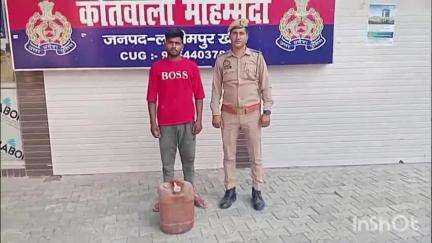 मोहम्मदी: 10 लीटर अवैध कच्ची शराब के साथ अभियुक्त किया गया गिरफ्तार