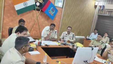 हज़ारीबाग: पुलिस अधीक्षक ने अपराध गोष्ठी में दिए दिशा-निर्देश, लंबित मामलों के शीघ्र निपटान पर दिया ज़ोर