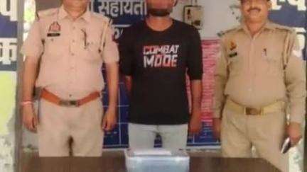 इगलास: ग्राम पचवारी से पुलिस ने एक अवैध देशी तमंचा के साथ शातिर अभियुक्त को किया गिरफ्तार, भेजा जेल