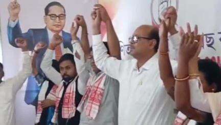 তেজপুৰ: কংগ্ৰেছ দলৰ শোণিতপুৰ জিলাৰ তেজপুৰস্থিত কাৰ্যালয়ত অনুষ্ঠিত হোৱা বিশেষ সম্বৰ্ধনা সভা সামৰণি পৰিল