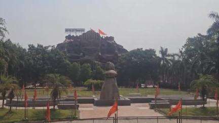 મહેમદાવાદ: શ્રી સિદ્ધિવિનાયક દેવસ્થાન ખાતે પવિત્ર સંકટચોથને લઈને ગજાનંદમહારાજને શ્રીફળનો શણગાર કરી સાયનકાલે દાદાની ઉતારાઈ દીપ આરતી