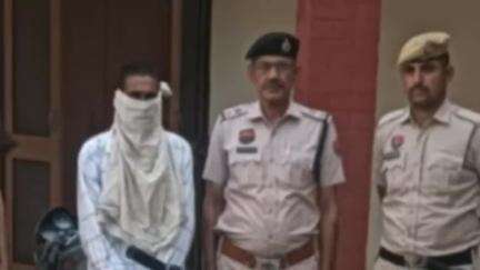 सिरसा: गांव कोटली से बाइक चोरी के आरोपी युवक को पुलिस ने गिरफ्तार किया, 4 चोरी की गई बाइकें बरामद