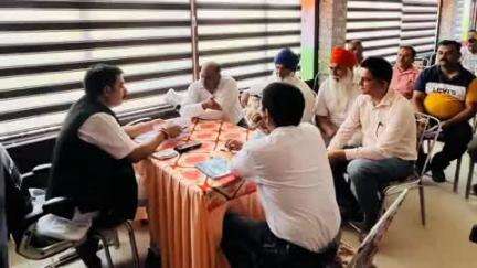 ऊना: विधायक विवेक शर्मा ने जोगीपंगा में जनता की सुनी समस्याएं, संतोषी माता मंदिर के गेट निर्माण के लिए दिए ₹2 लाख