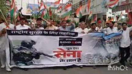 हापुड़: नगर में ऑपरेशन सिंदूर के तहत भारतीय सेना के शौर्य को समर्पित भव्य तिरंगा यात्रा निकाली गई #operationsindoor