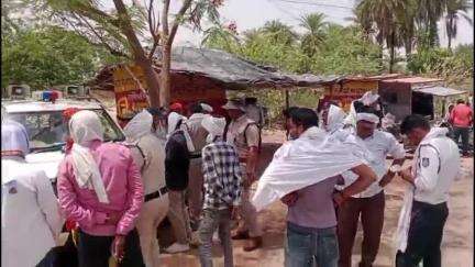 छतरपुर नगर: महोबा रोड पर यातायात पुलिस ने 13 बसों का चालान किया, थाना प्रभारी ने दी जानकारी