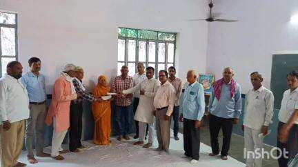 महवा: सड़क दुर्घटना में मृतक निजी विद्यालय के लिपिक के परिवार को महुआ में दी गई 1 लाख की आर्थिक सहायता