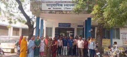 पेटलावद: पेटलावद में स्वास्थ्य विभाग के आउटसोर्स कर्मचारियों को वेतन नहीं मिल रहा, सीबीएमओ से की शिकायत