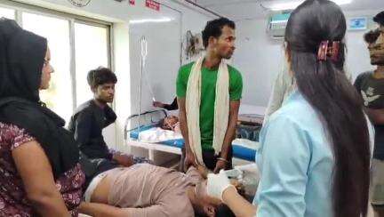 महोबा: महोबा के आलमपुरा मुहाल के एक युवक ने अज्ञात कारणों से किया जहरीले पदार्थ का सेवन, जिला अस्पताल में उपचार जारी