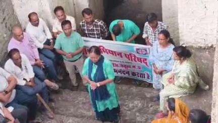 मुलताई: ग्राम पोखर की प्राचीन बावड़ी में 'जल गंगा संवर्धन' अभियान के तहत किया गया श्रमदान, तहसीलदार रहे मौजूद