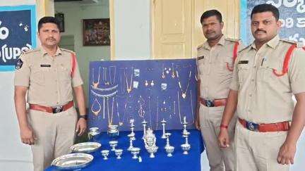 రాయదుర్గం: పేరుమోసిన గజదొంగను అరెస్టు చేసిన కణేకల్ పోలీసులు, 48 లక్షల విలువైన బంగారు, వెండి వస్తువులు రికవరీ