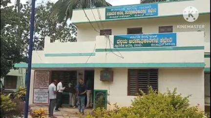 ಚಿಂತಾಮಣಿ: ಪಟ್ಟಣದಲ್ಲಿ ರೈತನಿಂದ ₹50 ಸಾವಿರ ಲಂಚ ಪಡೆಯುತ್ತಿದ್ದ ವೇಳೆ ಅರಣ್ಯಾಧಿಕಾರಿ ಧನಲಕ್ಷ್ಮಿ ಹಾಗೂ ಕಾರ್ ಚಾಲಕ ಲೋಕಯುಕ್ತ ಬಲೆಗೆ