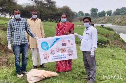 देवास नगर: 'जल गंगा संवर्धन' अभियान के तहत ग्राम बारोड़ पीपल्या में की गई क्षिप्रा नदी की साफ़-सफ़ाई, लोगों ने ली जल संरक्षण की शपथ