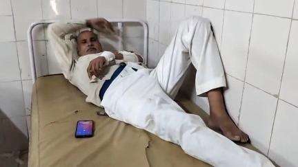 पोरसा: अटेर रोड पर पेट्रोल पंप के समीप अनियंत्रित होकर पलटा ई-रिक्शा, दो लोग हुए घायल