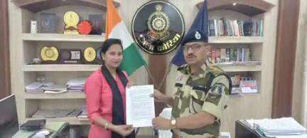 बैकुंठपुर: एसपी रवि कुमार कुर्रे ने महिला को दिया अनुकंपा नियुक्ति पत्र