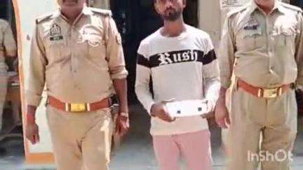 जलालपुर: रामगढ़ मार्ग पर निजामपुर गांव के पास पुलिस ने मोबाइल चोर को किया गिरफ्तार