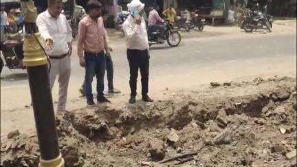 गोंडा: धानेपुर कस्बे में नाला खोदते समय 33 हजार वॉट की केबल कटी, बड़ा हादसा टला, विद्युत आपूर्ति बाधित, गर्मी से बिलबिलाए लोग
