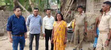 उधवा: यार मोहम्मद टोला में प्रखंड समन्वयक संदीप कुमार ने अबुआ आवास के लाभुकों के घर जाकर निर्माण कार्य जल्द शुरू करने को कहा