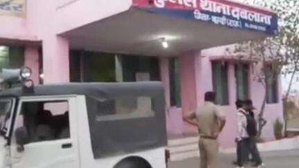 हिण्डोली: हाईवे पर गोठडा के पास ढाबा संचालक से मारपीट के मामले में आधा दर्जन पुलिसकर्मियों सहित 2 युवकों के खिलाफ मामला दर्ज