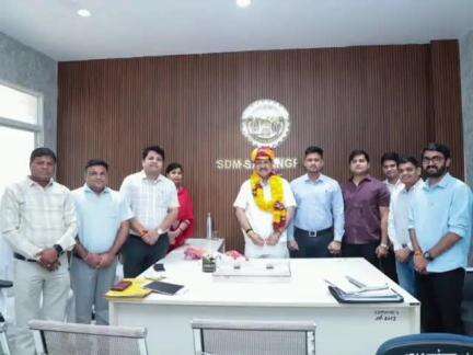 सारंगपुर: राज्य मंत्री गौतम टेटवाल ने सारंगपुर एसडीएम कार्यालय में विभागीय अधिकारियों के साथ विकास कार्यों की समीक्षा बैठक की
