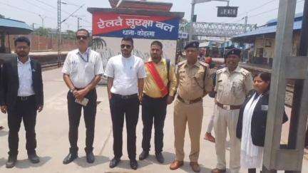 कोडरमा: कोडरमा रेल खंड पर मेगा टिकट चेकिंग अभियान, रेलवे जुडिशियल मैजिस्ट्रेट मनोज कुमार के नेतृत्व में