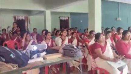 गोरौल: पिरापुर मथुरा गांव में तीन दिवसीय आंगनबाड़ी सेविकाओं के प्रशिक्षण में सीडीपीओ ने बाल्यावस्था की देखभाल की जानकारी दी