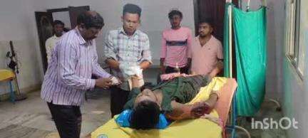 उधवा: उधवा-महाराजपुर मुख्य पथ पर मुन्ना पटाल के पास हाइवा की चपेट में आने से बाइक सवार युवक हुआ घायल