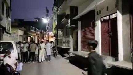 चांदपुर: चांदपुर के मोहहल्ला शाहचंदन में छत से घर में घुसे चोर ने युवती के गले पर किया वार