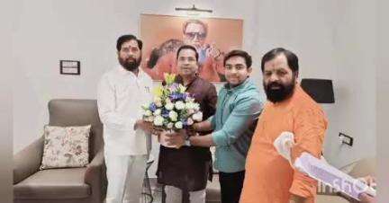 औसा: उपमुख्यमंत्री शिंदे व अजित पवार यांना औशाचे आमदार अभिमन्यू पवार यांनी लेकीच्या लग्नाचे दिले आमंत्रण