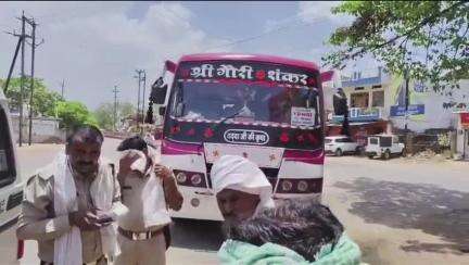 पन्ना: नगर में स्कूली वाहनों और यात्री बसों की हुई जांच, नियमों का उल्लंघन करने पर 40 वाहनों का किया गया चालान