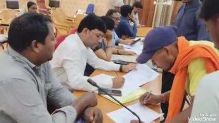 देवीपुर: देवीपुर अंचल कार्यालय में राजस्व वसूली शिविर का आयोजन