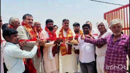 गभाना: टीकरी भवापुर में सांसद सतीश गौतम ने आंगनबाड़ी केंद्र का किया लोकार्पण