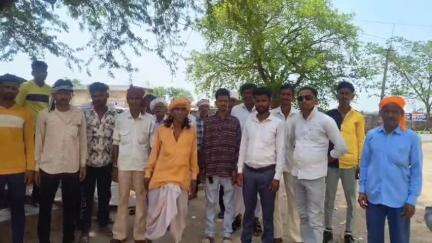 सीमलवाड़ा: गैलन में बारात की विदाई होते ही पथराव, 4 कारें और 10 बाइक क्षतिग्रस्त, दूल्हे समेत 2 घायल, दूसरे दिन मामला दर्ज